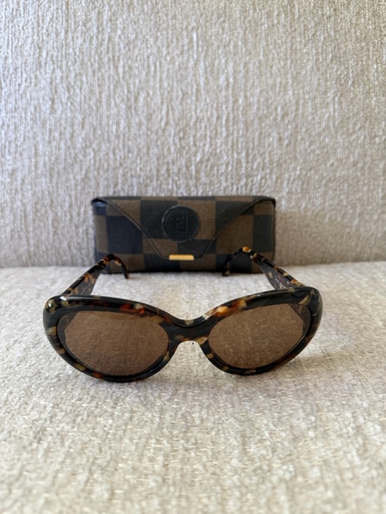 Fendi FS 150 Vintage 90s Grey Tortoise Oval Frame Sunglasses Case Made in Italy main image 12